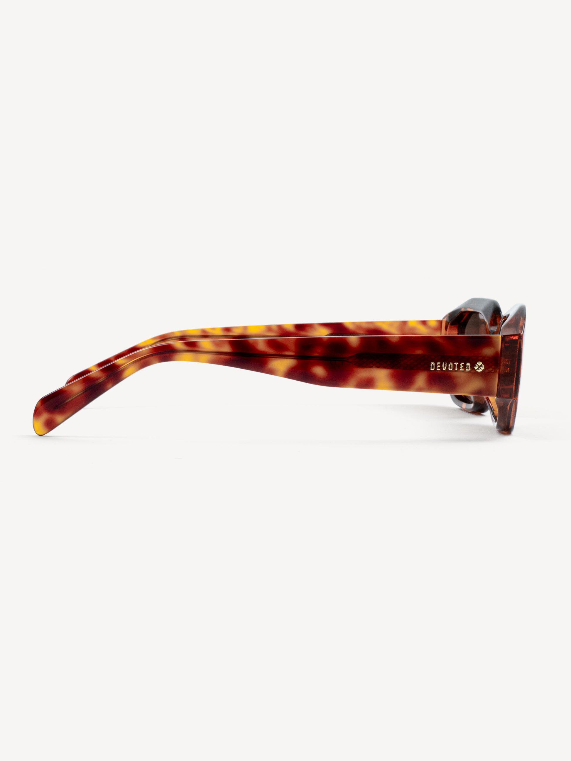 “Side profile of Angel brown leopard polarized sunglasses by Devoted with feminine silhouette and stylish frame”