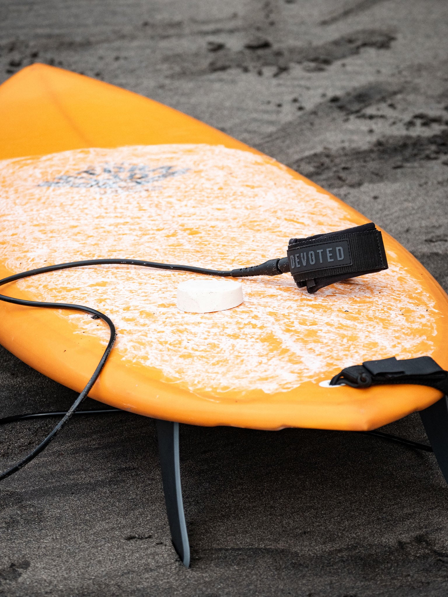 “Top-down image of the Core Series 6mm leash laid flat”
