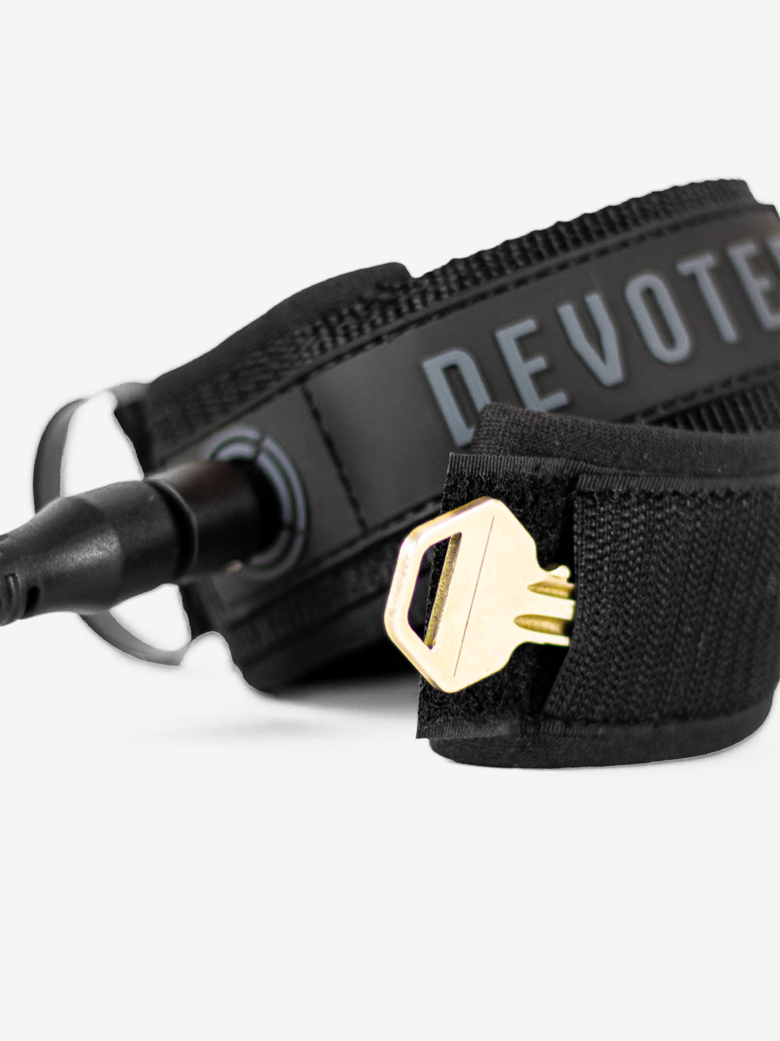 “Zoomed detail of hook and loop fastener on 7mm leash”
