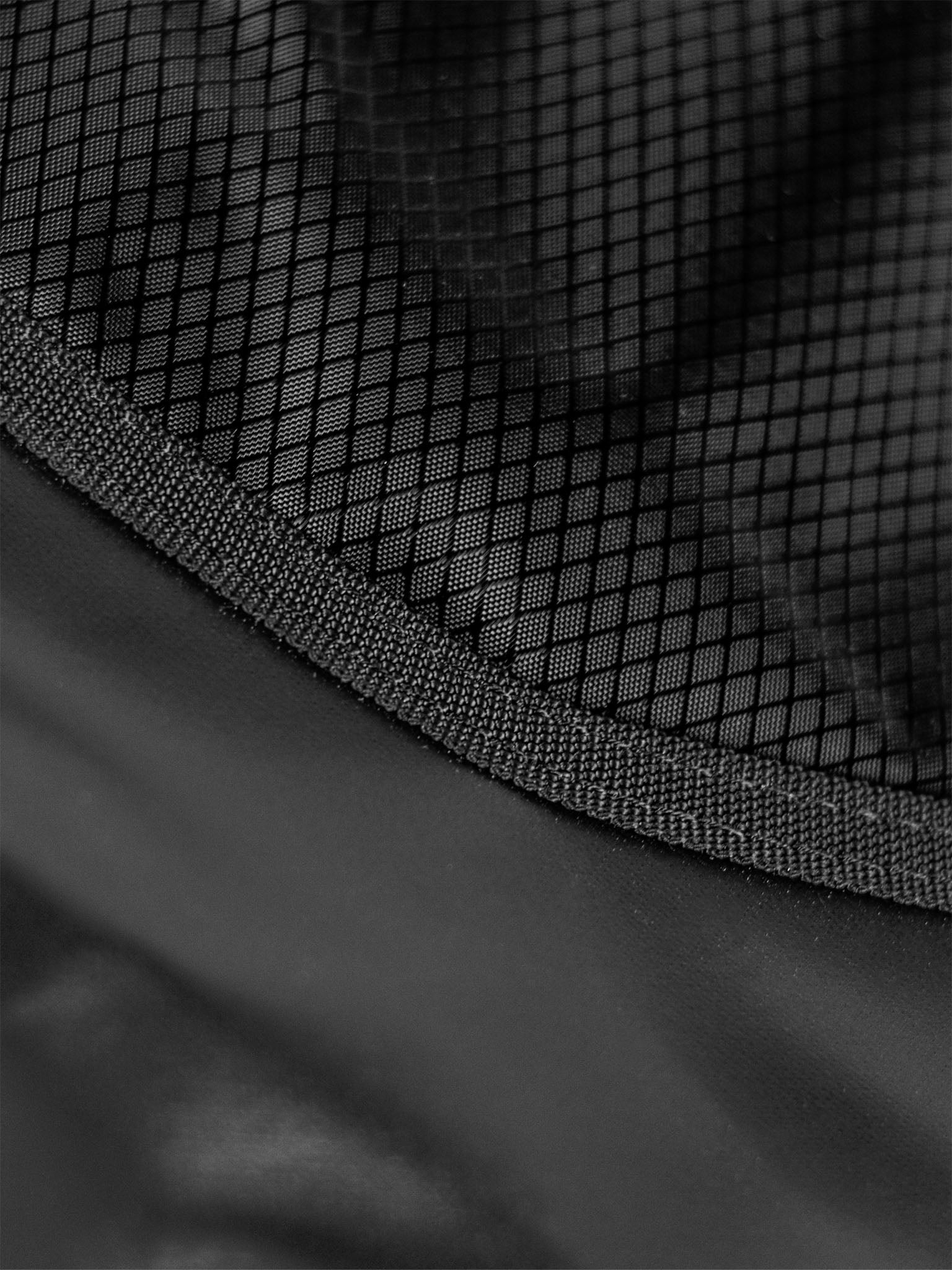 Final product view of Fish 10mm Double Boardbag zipped and ready for travel”