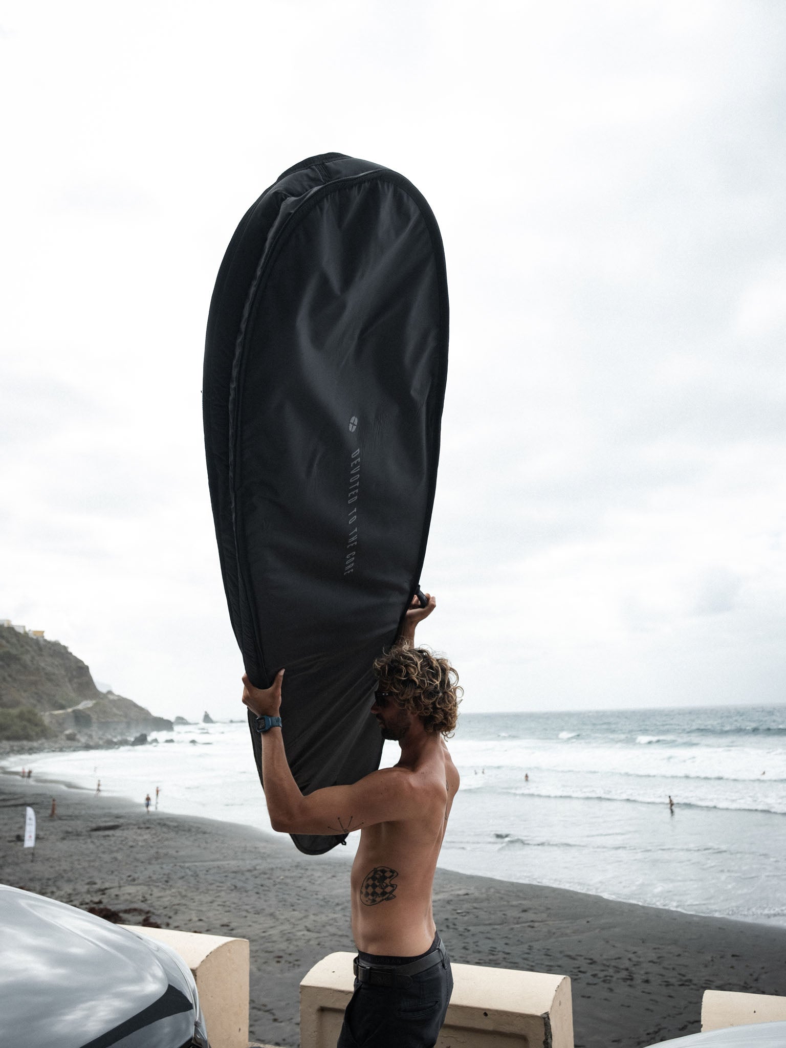 “Lightweight longboard boardbag with 8mm padding shown from nose to tail”
